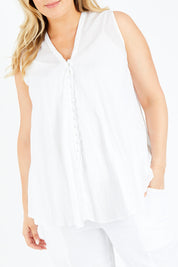 Model Jess wearing size L of the Cotton Crinkle Swing Top in colour White (White), from the front, cropped image