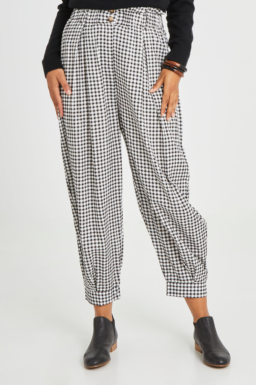 Model Olivia wearing size S of the Archer Pant in colour Nightcheck (Blue), from the front, cropped image