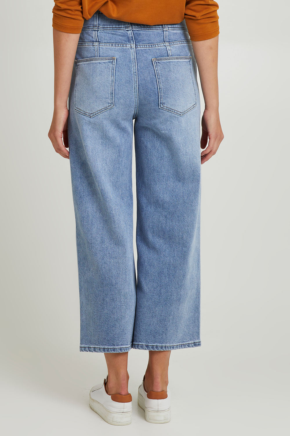 Model Madeline wearing size S of the Wide Leg Jean in colour Lightdenim (Blue), from the back