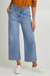 Model Madeline wearing size S of the Wide Leg Jean in colour Lightdenim (Blue), from the front, cropped image
