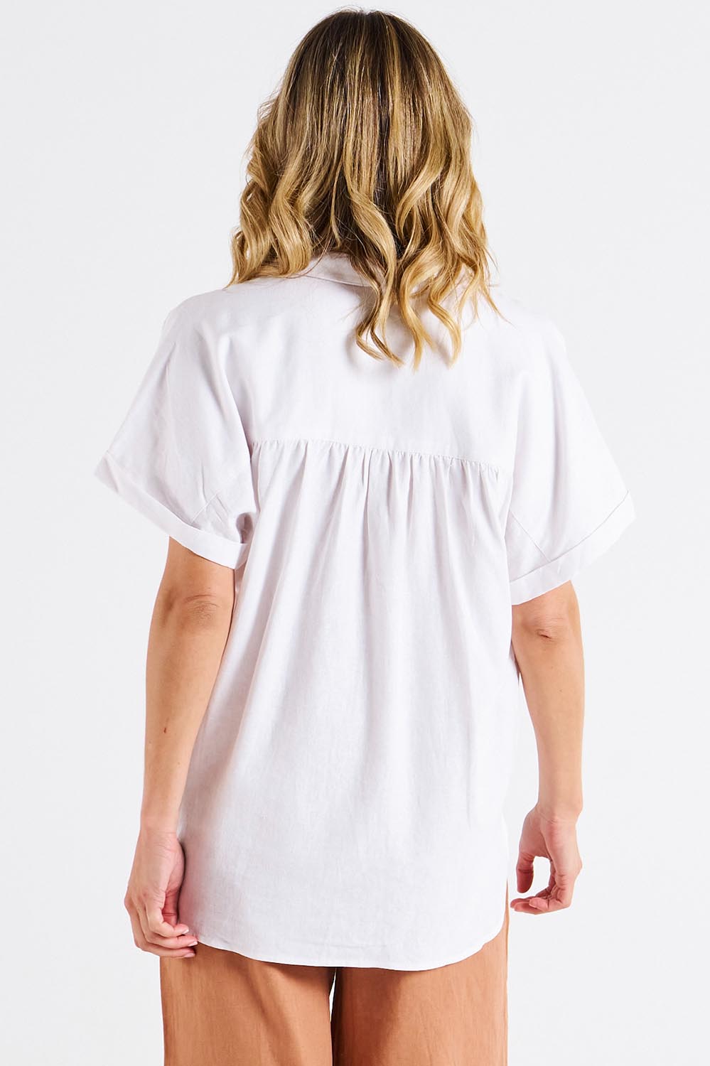 A model wearing the Flynn Linen Blend Shirt in colour White (White), from the back