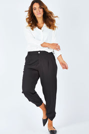 Model Laura wearing size 14 of The Best Seller Pant in colour JetBlack (Black), from the front, showing the whole outfit