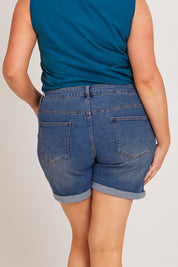 Model Poppy wearing size 16 of The 5 Pocket Denim Short in colour Dkdenim (Blue), from the back
