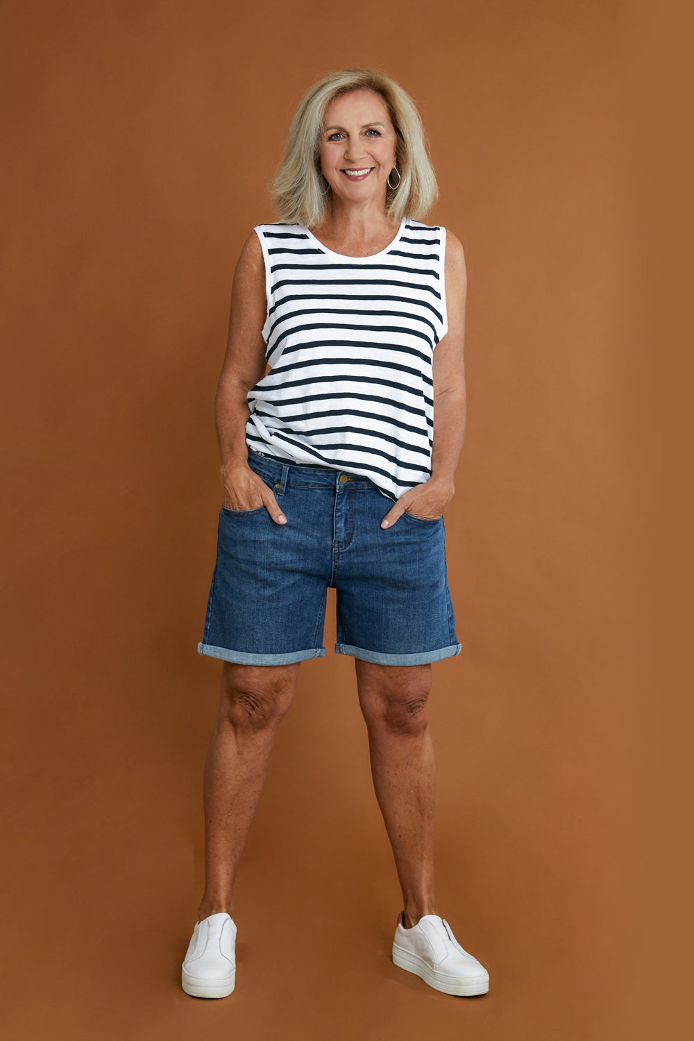 Model Sandy wearing size 10 of The 5 Pocket Denim Short in colour Dkdenim (Blue), from the front, showing the whole outfit