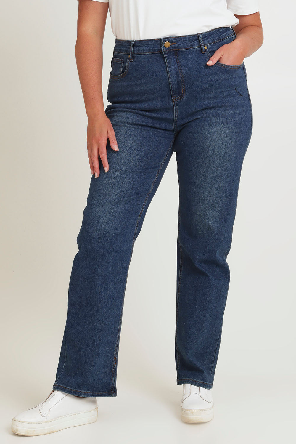 Model Chanel wearing size 16 of The Keepers Highwaisted Straight Jean in colour Darkdenim (Blue), from the front, cropped image