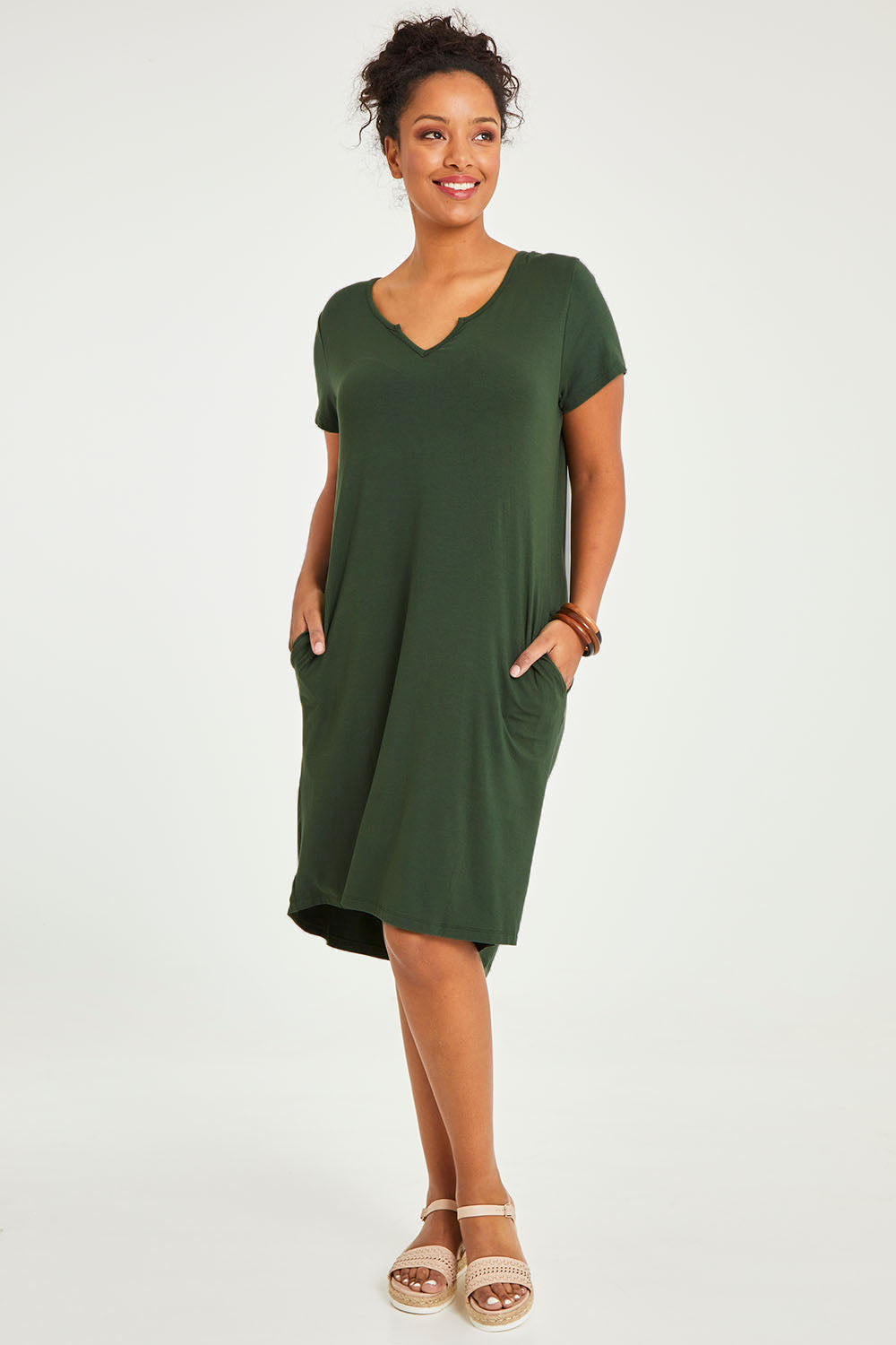 Model Noli wearing size 14 of the Preloved The V Split Midi Tee Dress in colour Khaki (Green), from the front, showing the whole outfit