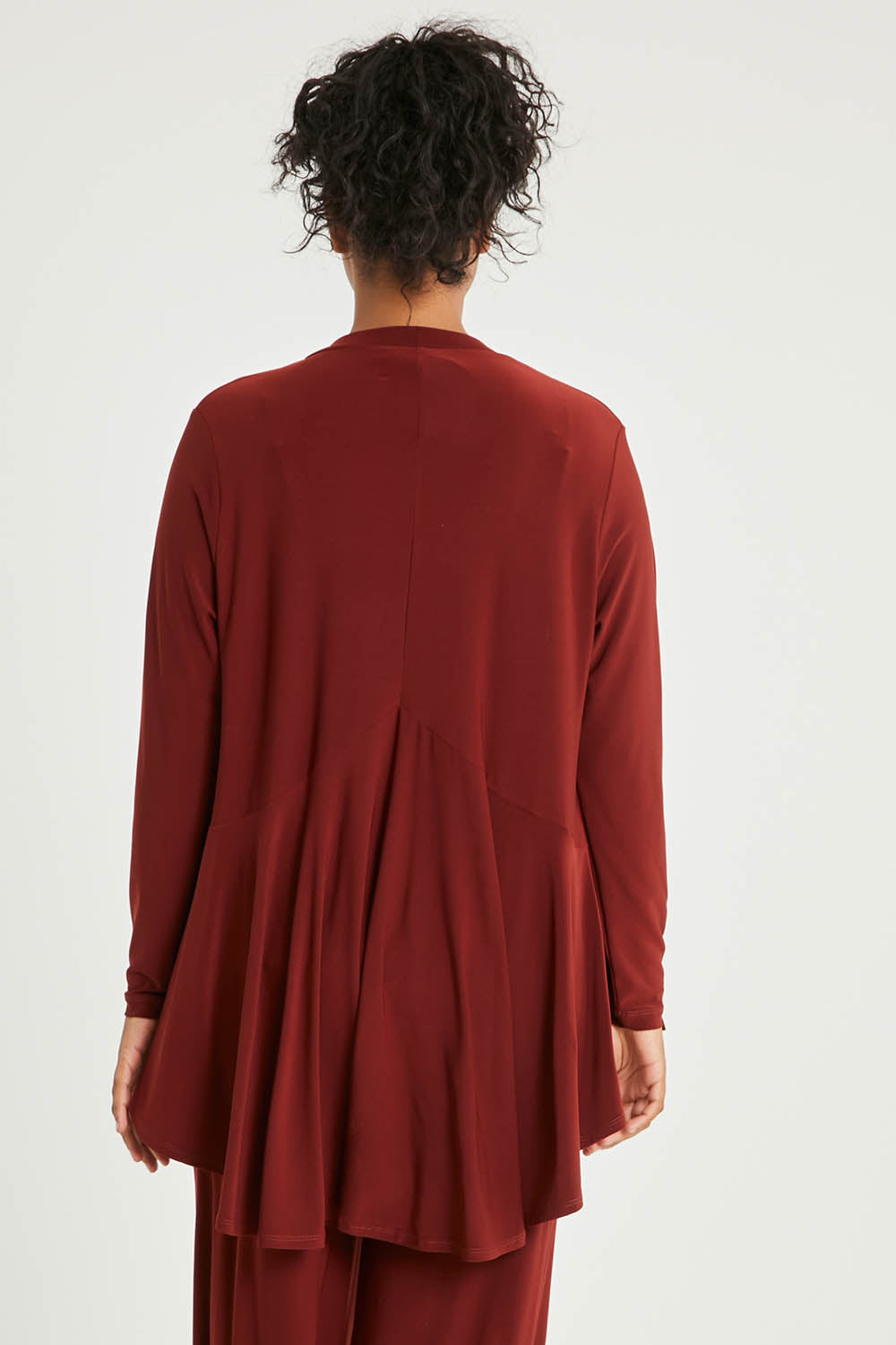 Model Noli wearing size 14 of The Recycled Flounce Cardigan in colour Terracotta, from the back