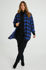 Model Laura wearing size 14 of The Oversized Checked Shirt in colour Cobaltblue (Blue), from the front, showing the whole outfit
