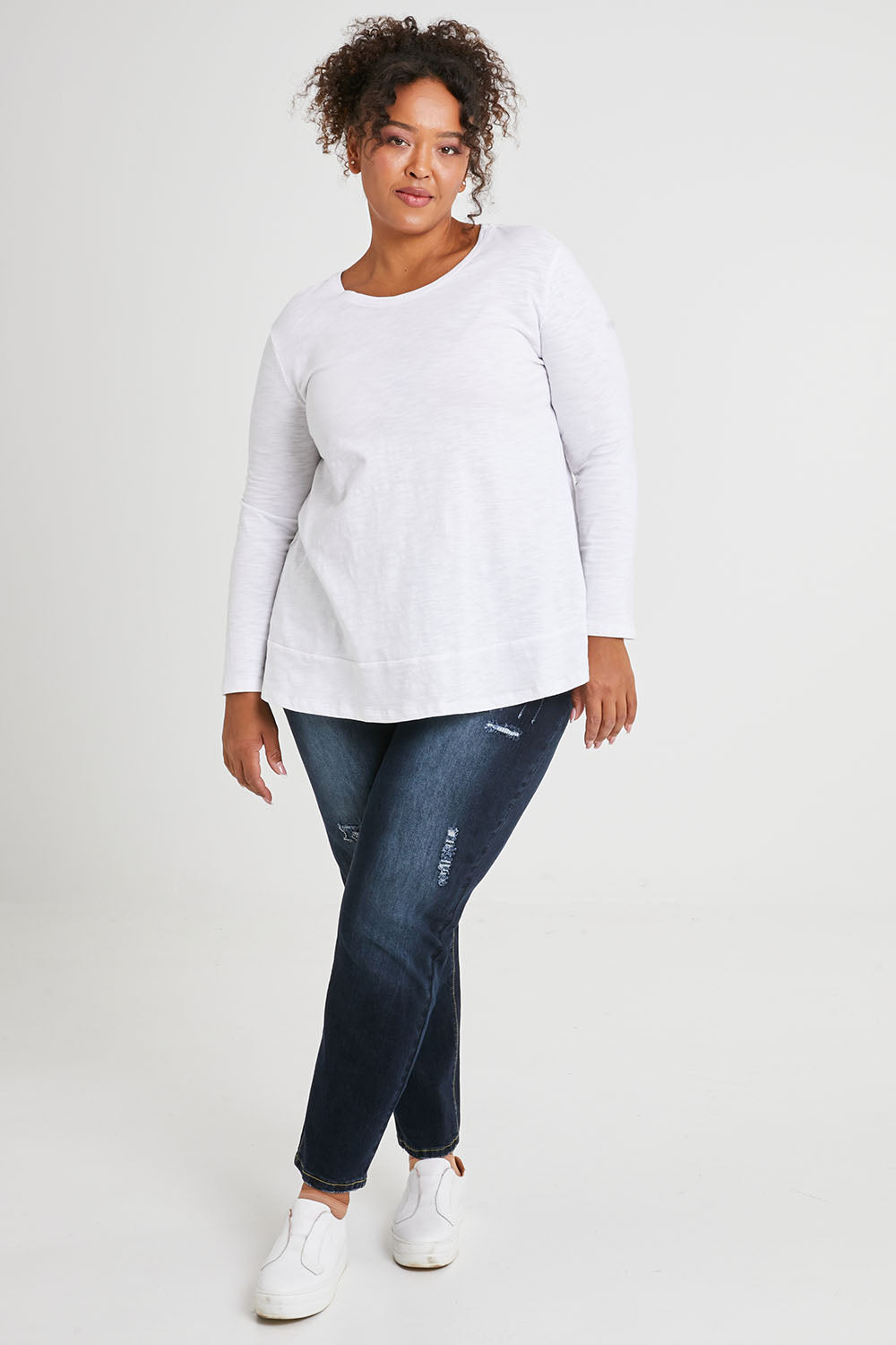 Model Alexis wearing size 16 of The Distressed Boyfriend Jean in colour Darkdenim (Blue), from the front, showing the whole outfit