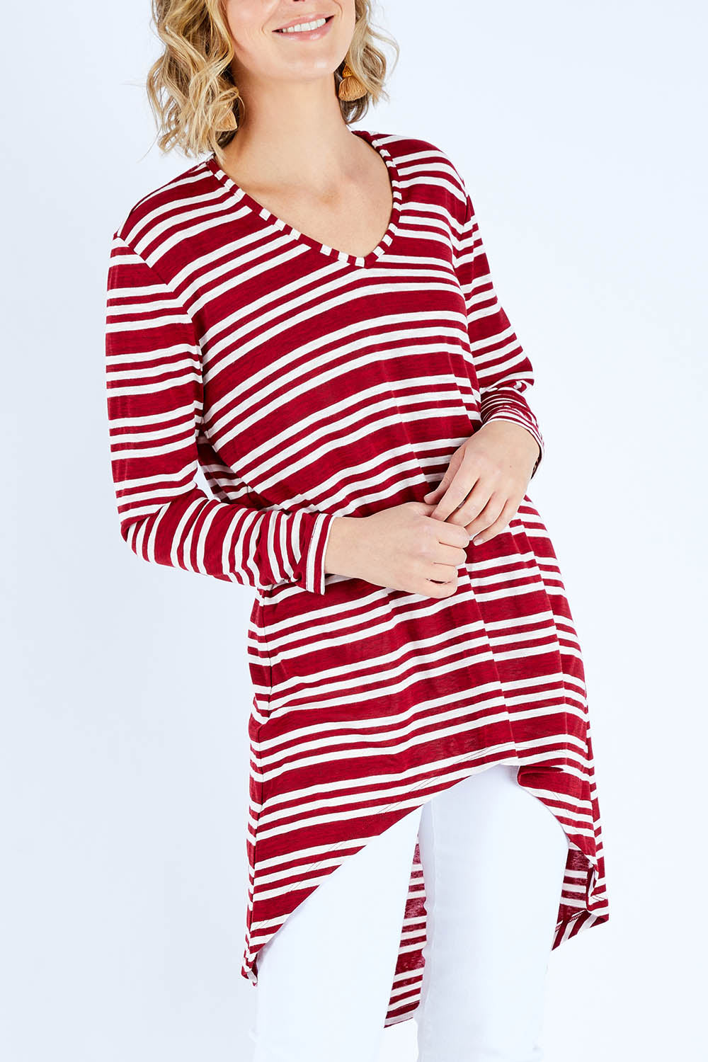 Model Chelsea wearing size 10 of The V Neck Hi Low Top in colour Redstripe (Red), from the front, cropped image