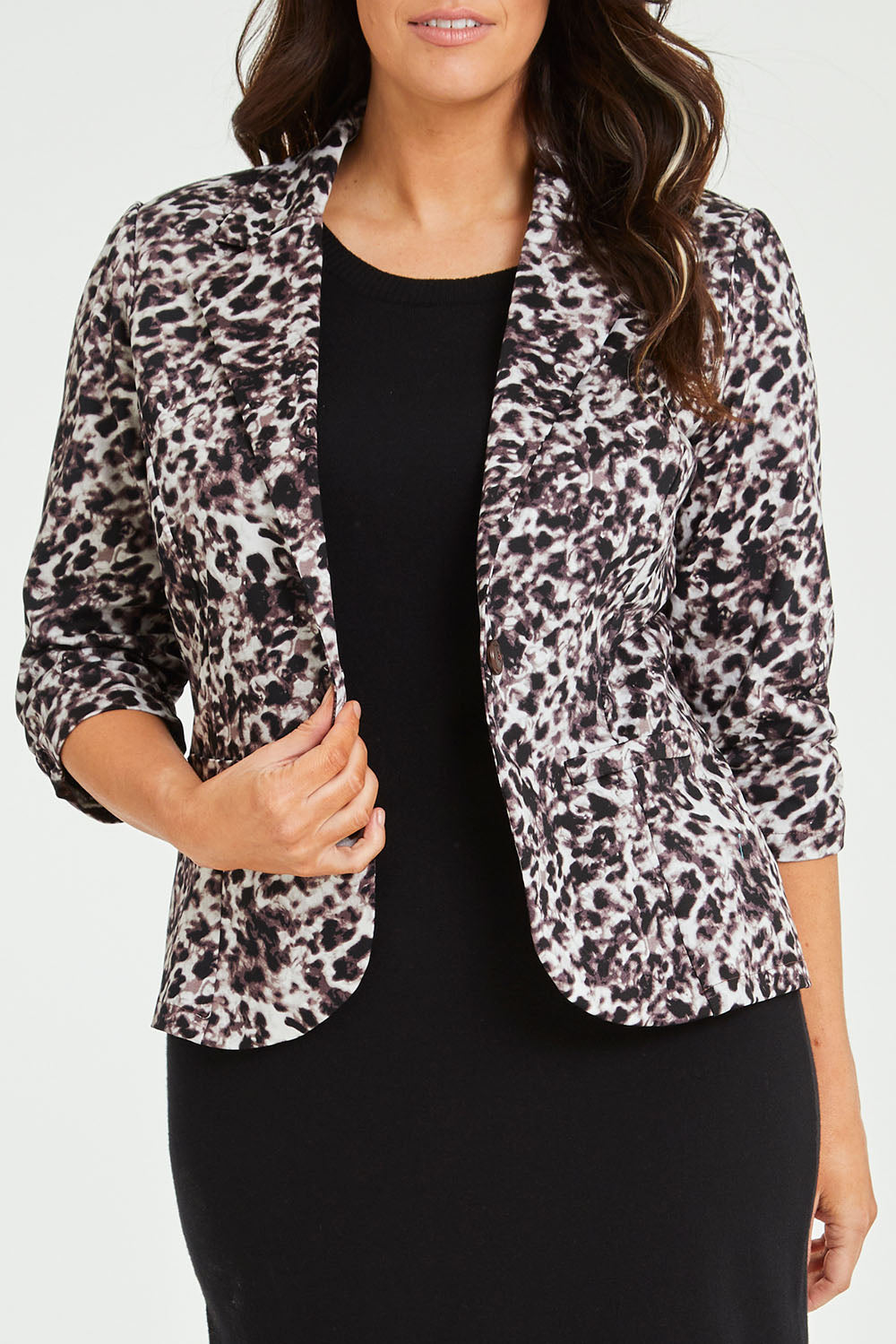 Model Laura wearing size 14 of The Everyday Printed Blazer in colour Mutedpink (Pink), from the front, cropped image