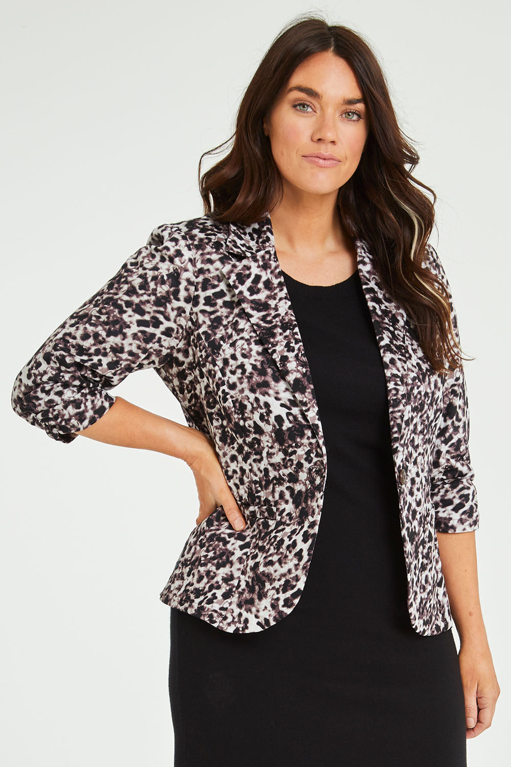 Model Laura wearing size 14 of The Everyday Printed Blazer in colour Mutedpink (Pink), from the front, cropped image