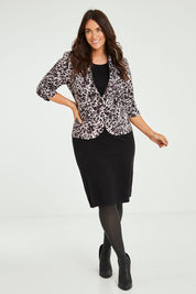 Model Laura wearing size 14 of The Everyday Printed Blazer in colour Mutedpink (Pink), from the front, showing the whole outfit