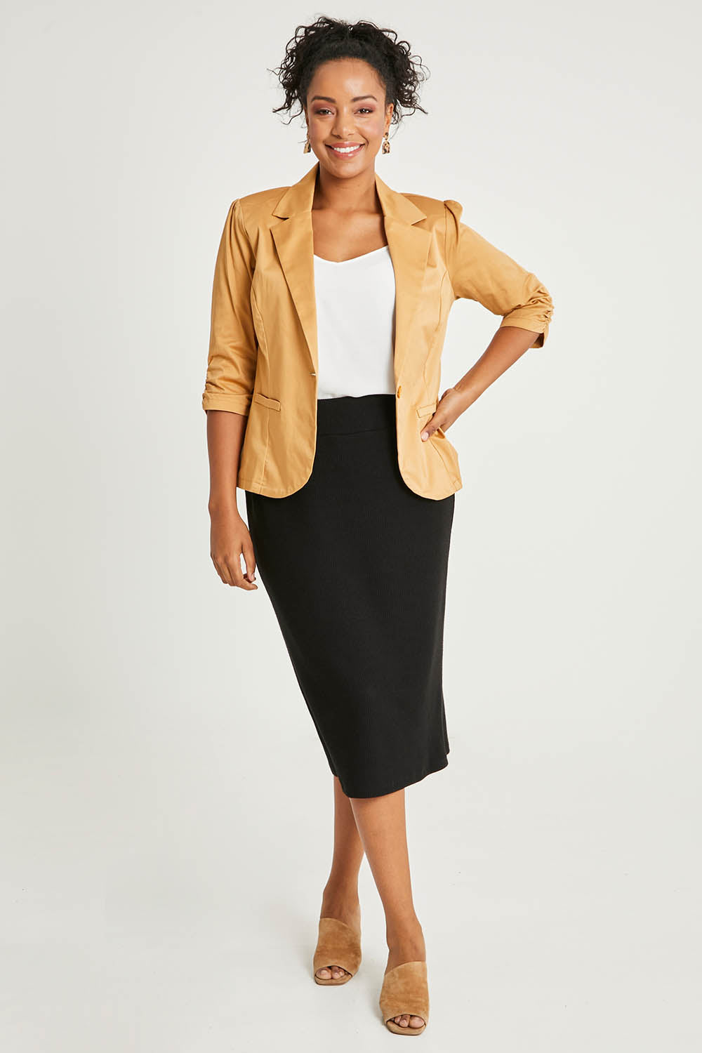 Model Noli wearing size 14 of The Everyday Blazer in colour Camel, from the front, showing the whole outfit