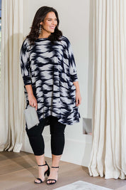 Model Lauren wearing size L of the Belle Printed Throw Over in colour Strokes (Blue), from the front, showing the whole outfit