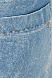 Product shot of the Patch You Up Slouch Jeans in colour Denimblue (Blue), detail