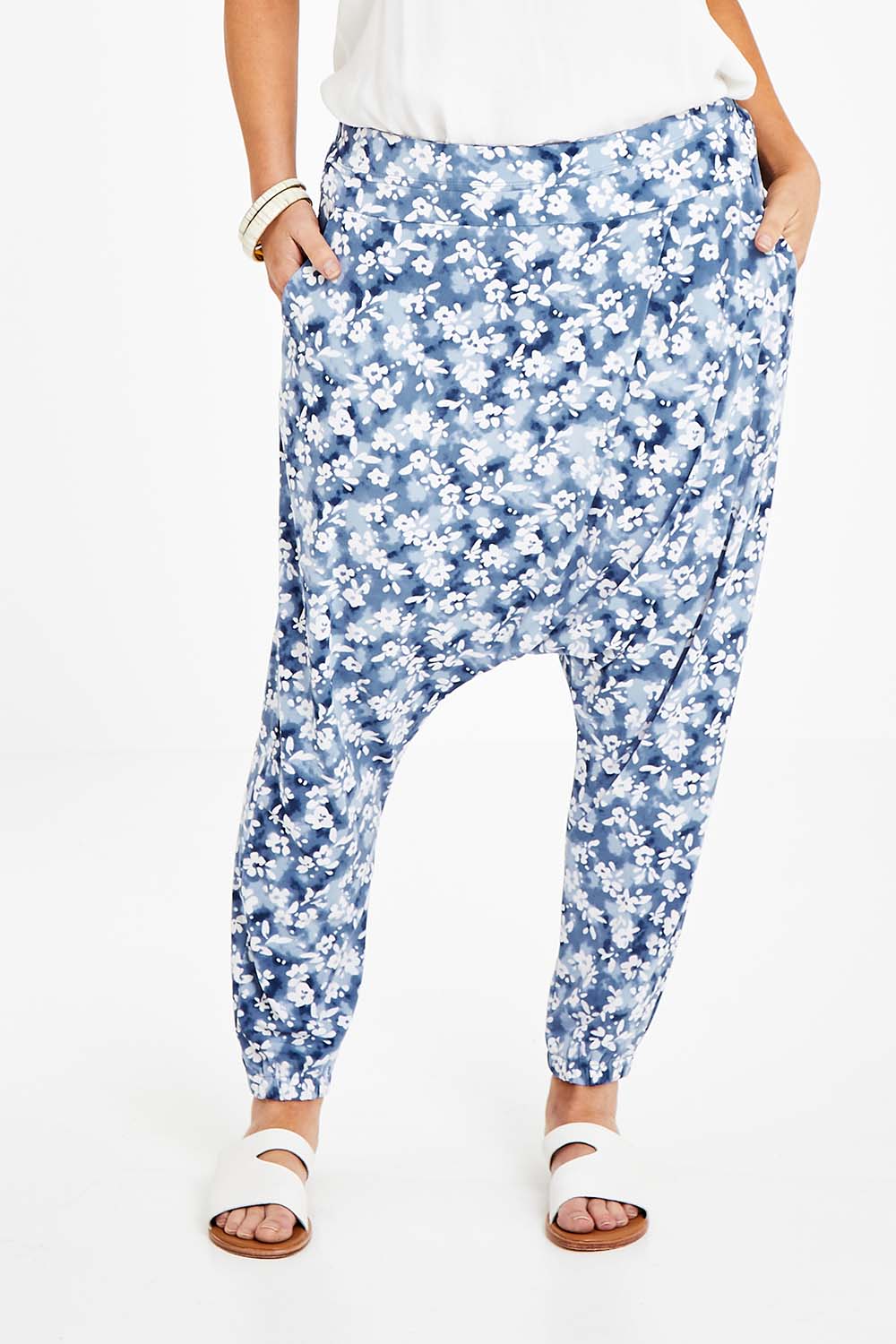 Model Laura wearing size 14 of the A Pocket Full Of Flowers Pants in colour Bluefleur (Blue), from the front, cropped image