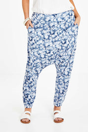 Model Laura wearing size 14 of the A Pocket Full Of Flowers Pants in colour Bluefleur (Blue), from the front, cropped image