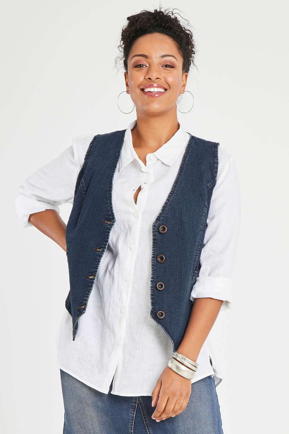 Model Noli wearing size 14 of the Preloved Fine and Dandy Denim Vest in colour Darkdenim (Blue), from the front, cropped image
