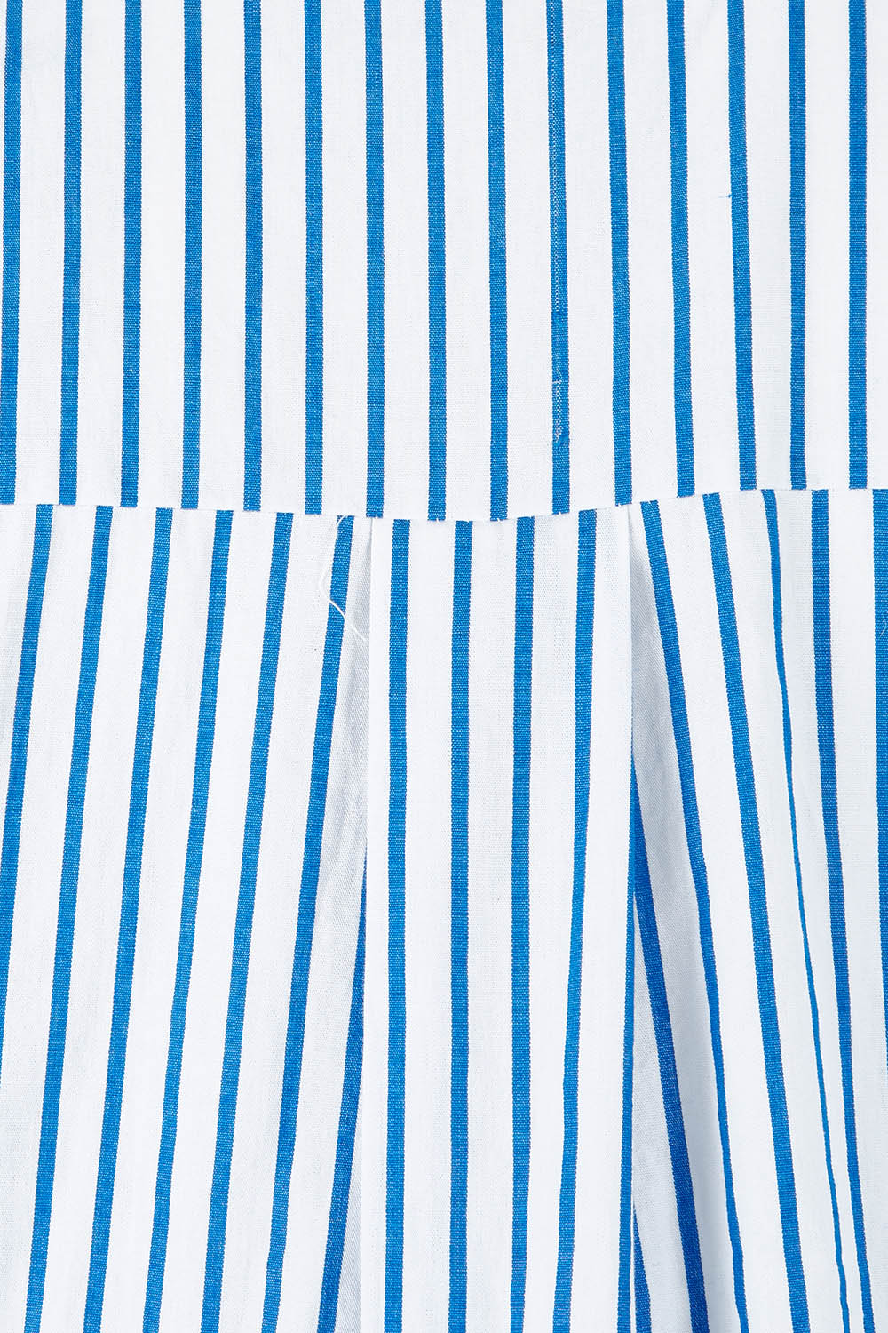 Product shot of the Relaxed Elegance Boyfriend Shirt in colour Bluestripe (Blue), detail