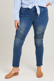 Model Poppy wearing size 16 of the Wild Plains Flat Front Stitch Jeggings in colour Darkdenim (Blue), from the front, cropped image