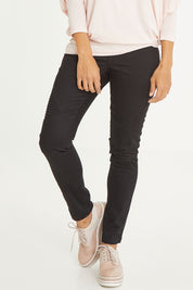 Model Cara wearing size 10 of the Wild Plains Stitched Jeggings in colour Black (Black), from the front, cropped image