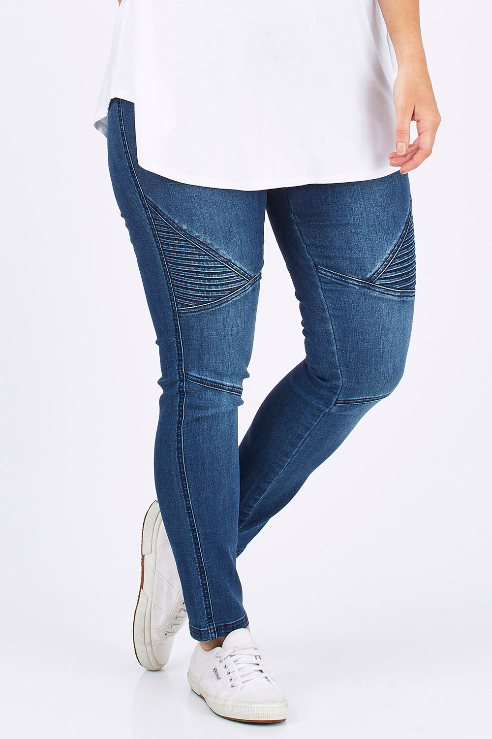 Model Laura wearing size 12 of the Wild Plains Stitched Jeggings in colour Denim (Blue), from the front, cropped image