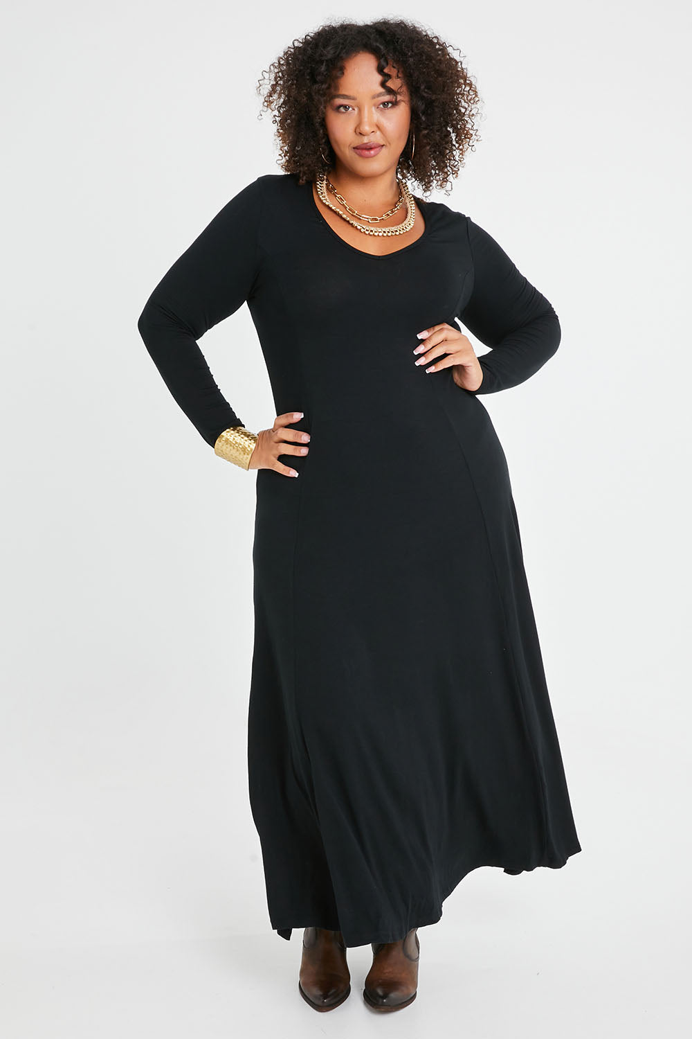 Model Alexis wearing size 16 of the My Faithful Maxi Tee Dress in colour Black (Black), from the front, showing the whole outfit