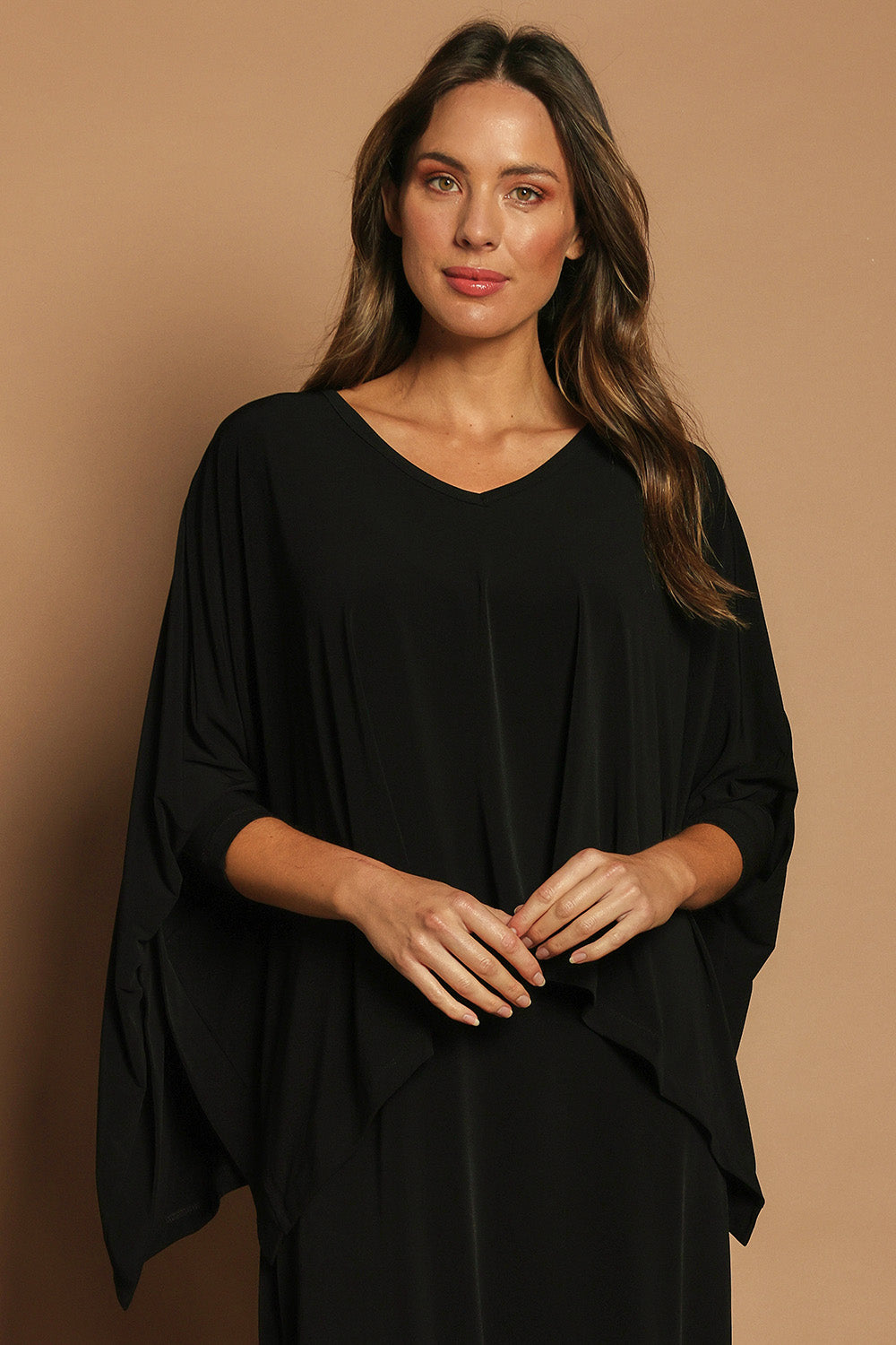Model Madeline wearing size 10 of The Wanderer In Me Travel Set in colour Black (Black), from the front, cropped image