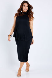 Model Laura wearing size 14 of the Softly Swinging Bamboo Tube Skirt in colour Black (Black), from the front, showing the whole outfit