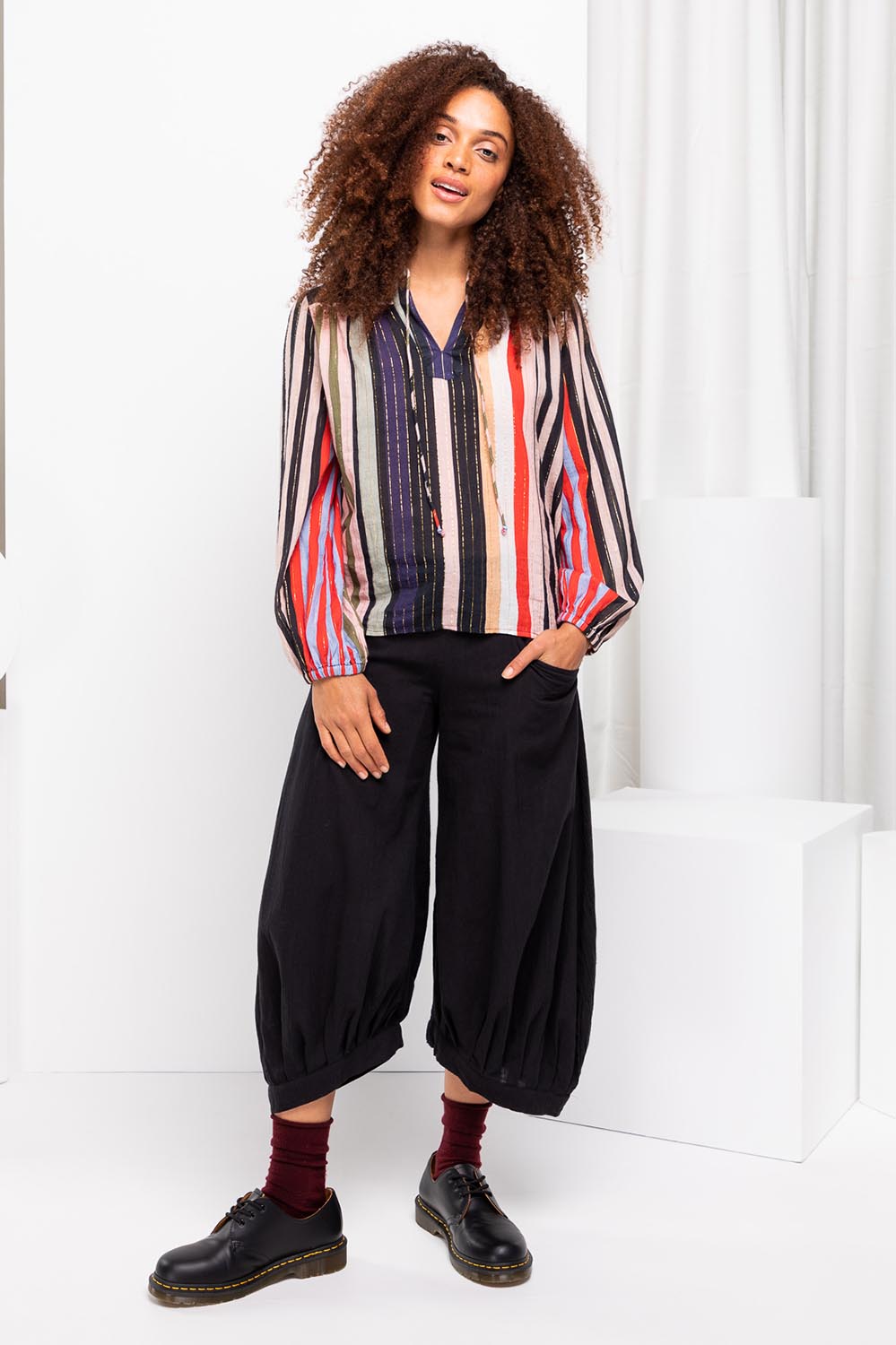 A model wearing the Fleetwood Top in colour Manhattan, from the front, showing the whole outfit