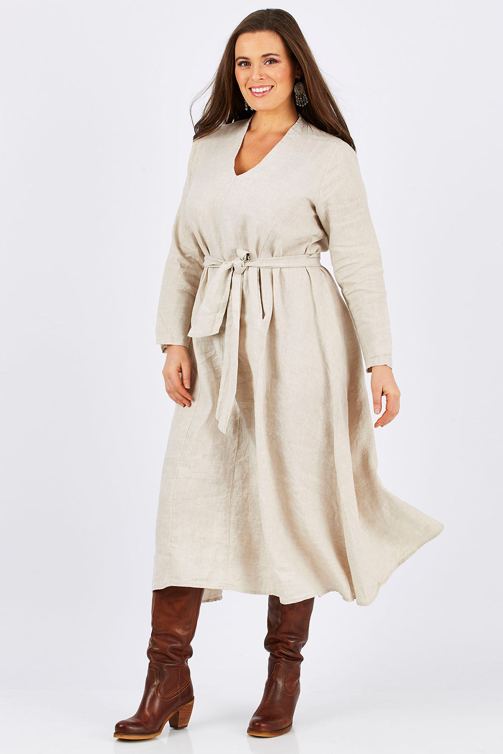Model Tia wearing size L of the Wildflower Dress in colour NaturalLin, from the front, showing the whole outfit