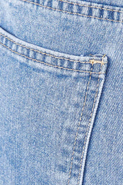 Product shot of the Taylor Straight Jean in colour Midblue (Blue), detail