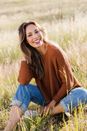 Model Amanda wearing size OneSize of the Lucerne Knit in colour Caramel, from the front, showing the whole outfit