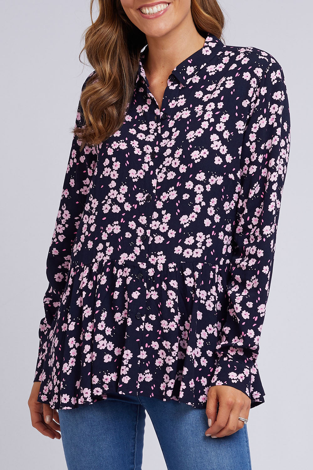 A model wearing the Eloise Floral Shirt in colour Navyfloral (Blue), from the front, cropped image