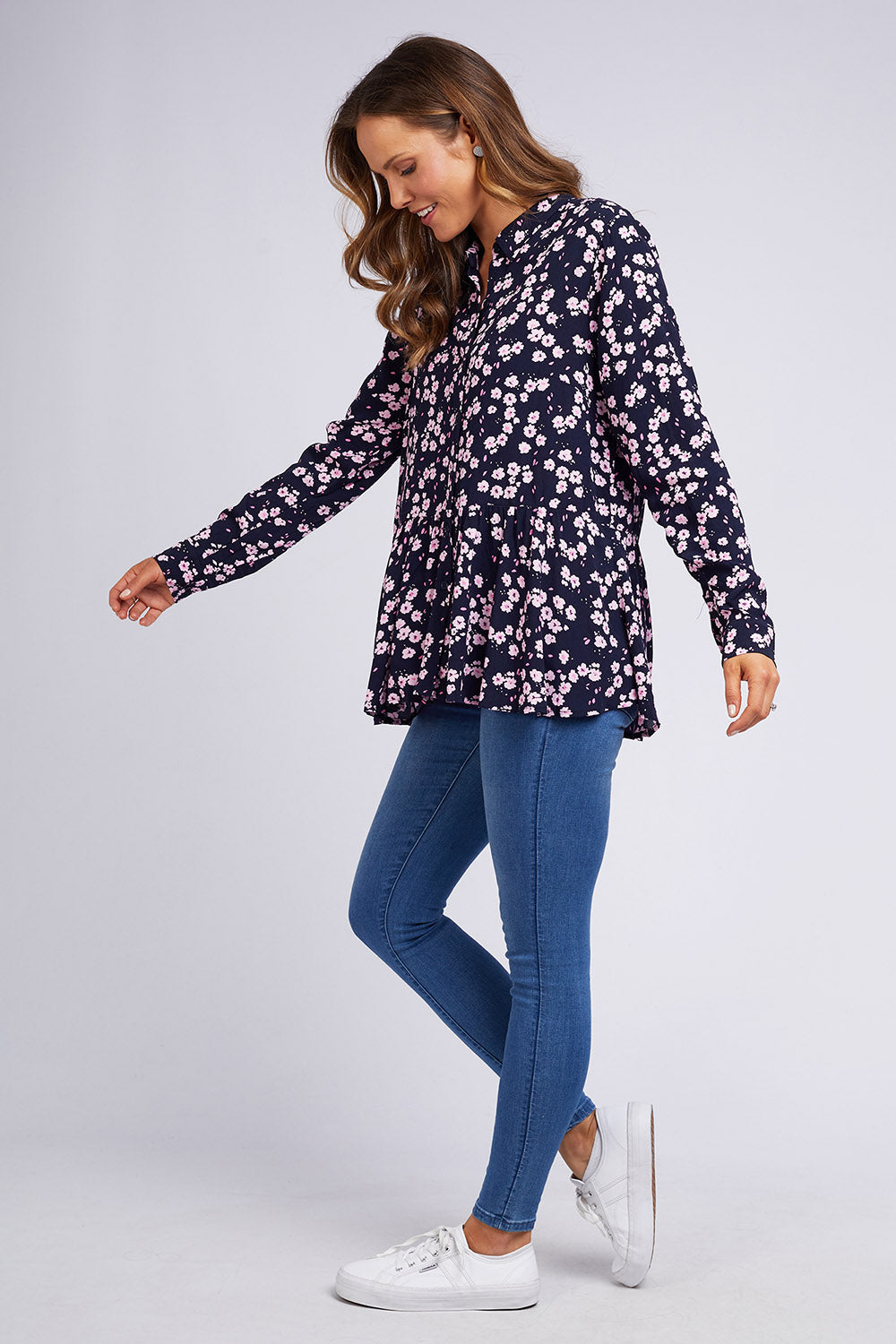 A model wearing the Eloise Floral Shirt in colour Navyfloral (Blue), from the front, showing the whole outfit