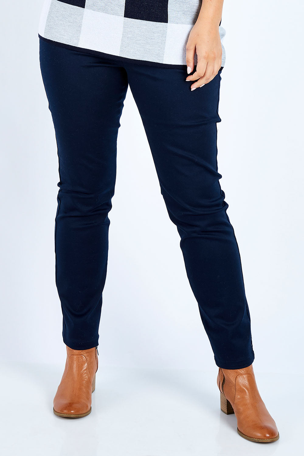 Model Jess wearing size 14 of the Hit Refresh Luxe Jeggings in colour Indigo (Blue), from the front, cropped image