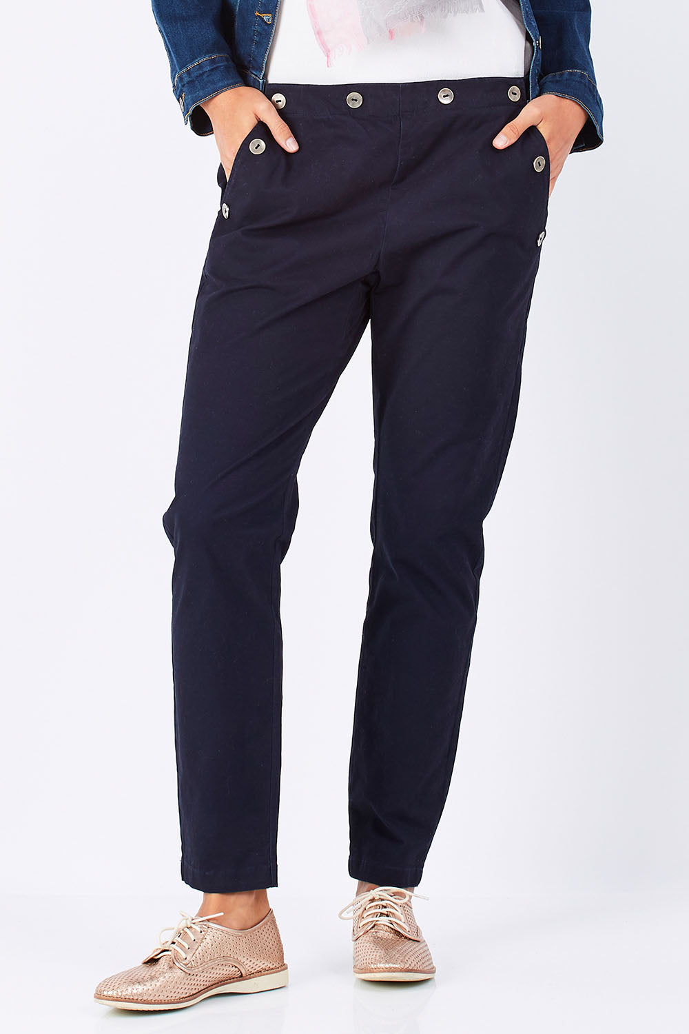 Model Jude wearing size 10 of the Sailor Pants in colour Sailor (Black), from the front, showing the whole outfit