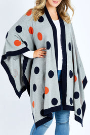 Model Jess wearing size OneSize of the Spotted Wrap in colour Thatsawrap (Grey), from the front, cropped image