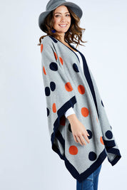 Model Madeline wearing size OneSize of the Spotted Wrap in colour Thatsawrap (Grey), from the front, cropped image