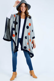 Model Madeline wearing size OneSize of the Spotted Wrap in colour Thatsawrap (Grey), from the front, showing the whole outfit