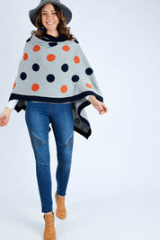 Model Madeline wearing size OneSize of the Spotted Wrap in colour Thatsawrap (Grey), from the front, showing the whole outfit