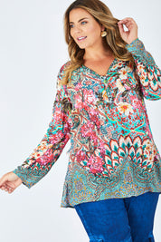 Model Fiona wearing size XL of the Lindeman Tunic in colour Multi (Pink), from the front, cropped image
