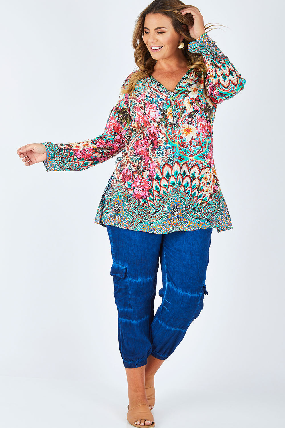 Model Fiona wearing size XL of the Lindeman Tunic in colour Multi (Pink), from the front, showing the whole outfit