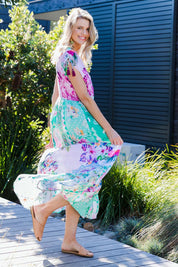 Model Kelly wearing size S of the Jamie Midi in colour Multi (Pink), from the front, showing the whole outfit