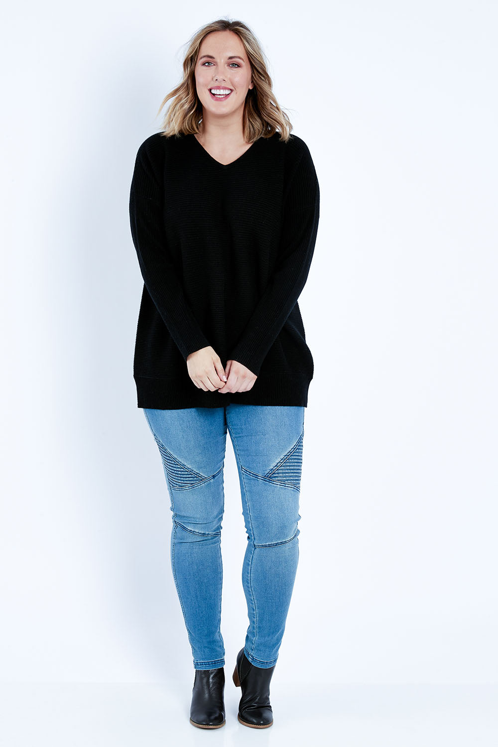 Model Jess wearing size L of the Wool Cashmere Relaxed V Neck Jumper in colour Black (Black), from the front, showing the whole outfit