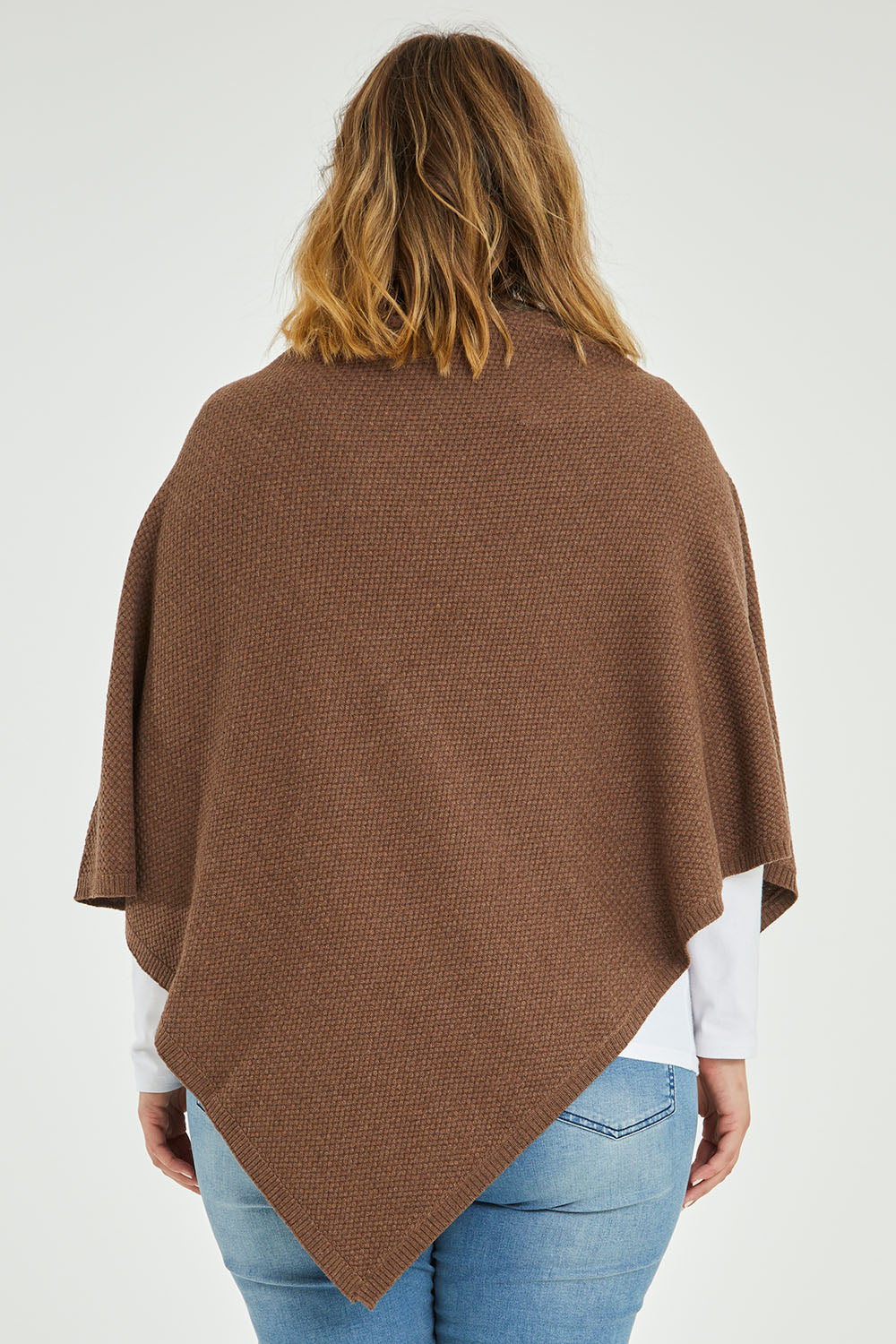 Model Jess wearing size L of the Cotton Cashmere Wool Poncho in colour Richearth, from the back