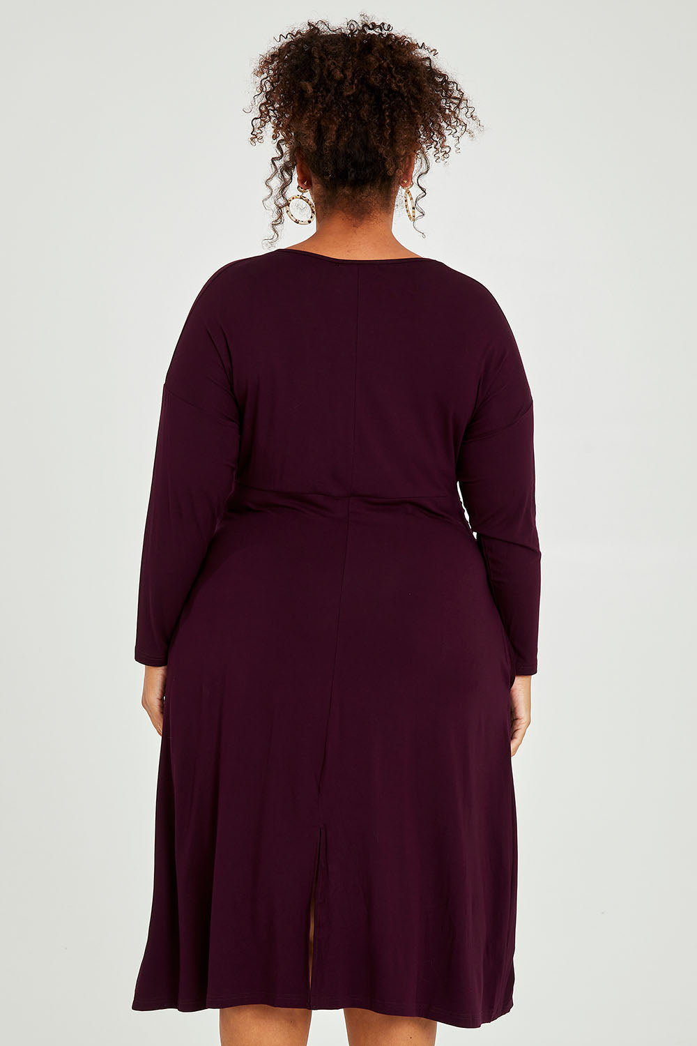 Model Alexis wearing size XXL of the Eden Bamboo Dress in colour Berry (Purple), from the back