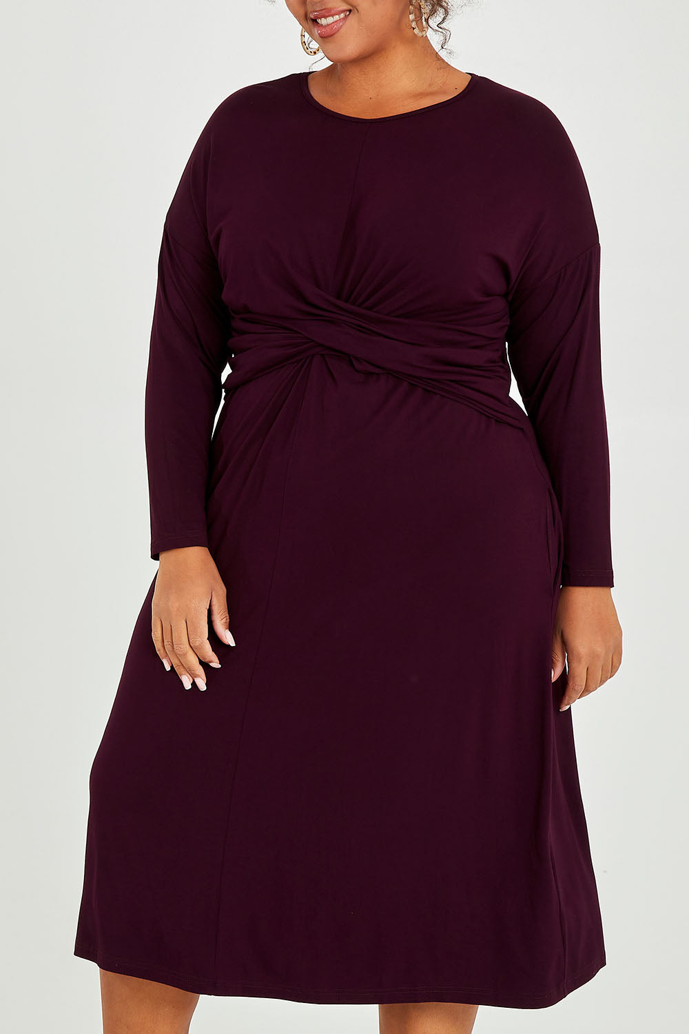 Model Alexis wearing size XXL of the Eden Bamboo Dress in colour Berry (Purple), from the front, cropped image