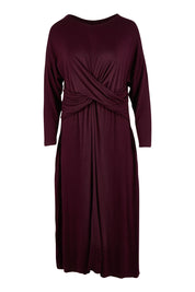 Product shot of the Eden Bamboo Dress in colour Berry (Purple), from the front